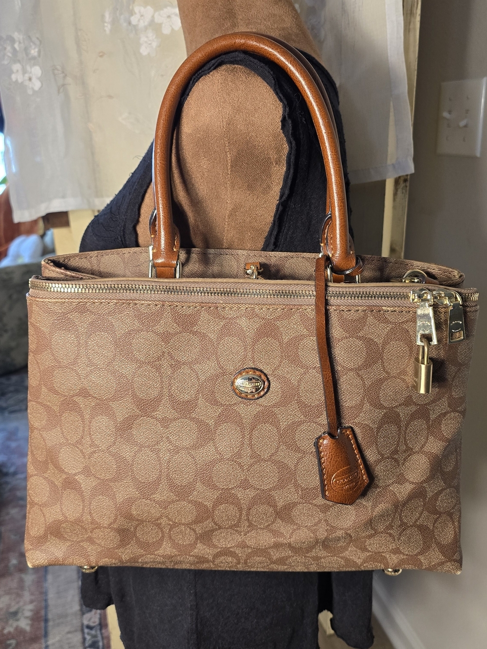 ✨️ RARE COACH Margo Brown Signature Canvas Satchel with Lock and Keys